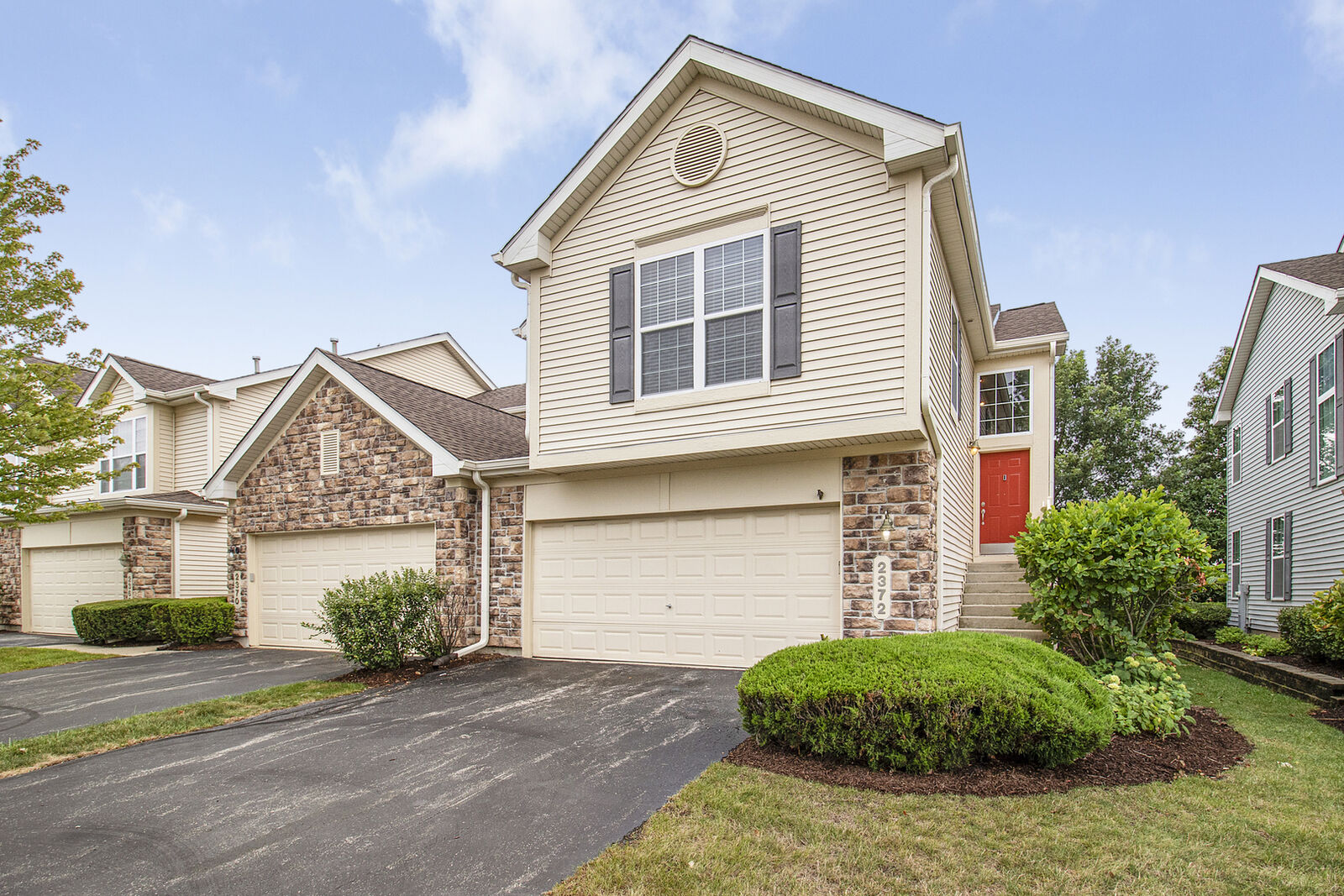 Property Photo: 2372 Georgetown Circle 2372 IL 60503