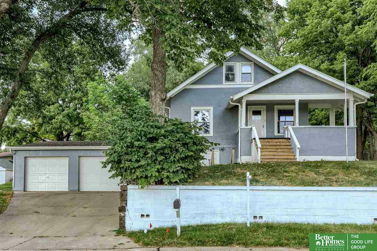 Property Photo:  906 Harrington  NE 68005 