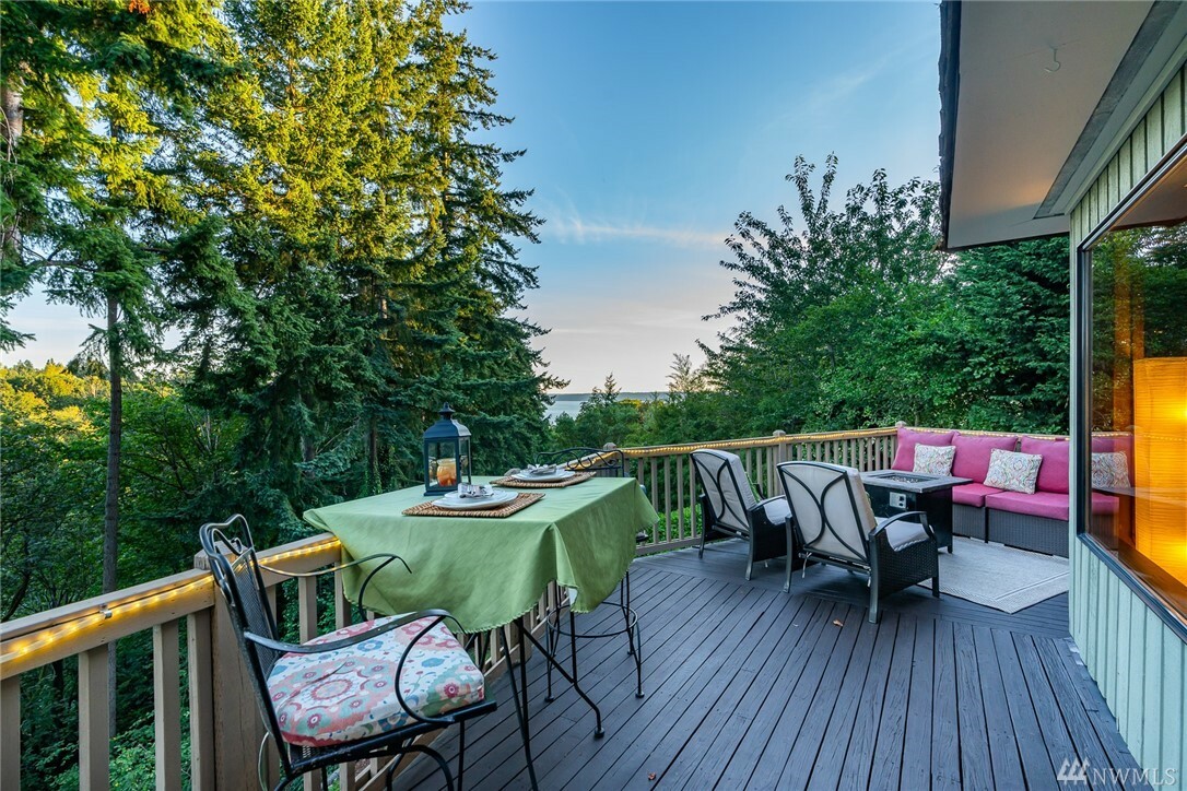 Property Photo:  12012 18th Ave SW  WA 98146 