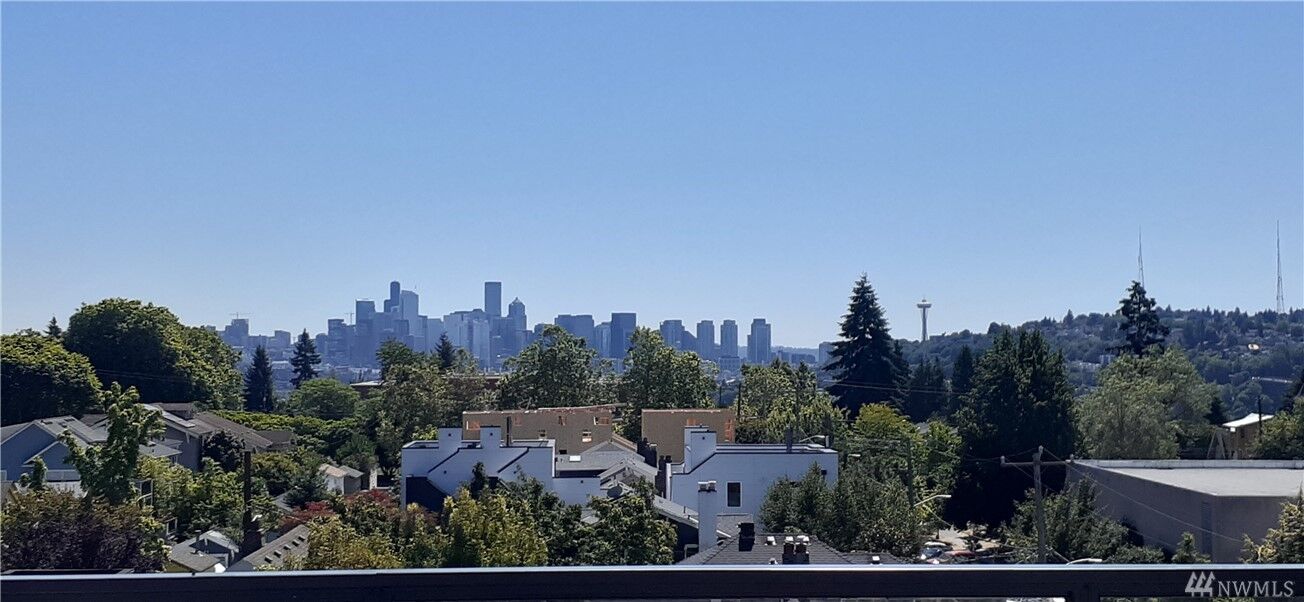 Property Photo: 1601 N 45th St 209 WA 98103