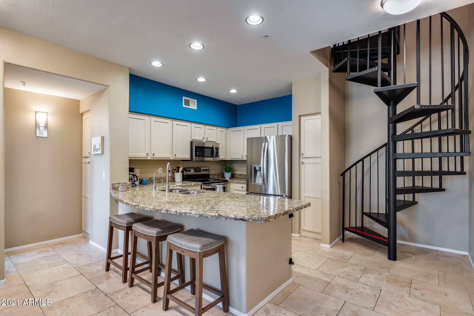 Property Photo:  20100 N 78th Place 2039  AZ 85255 