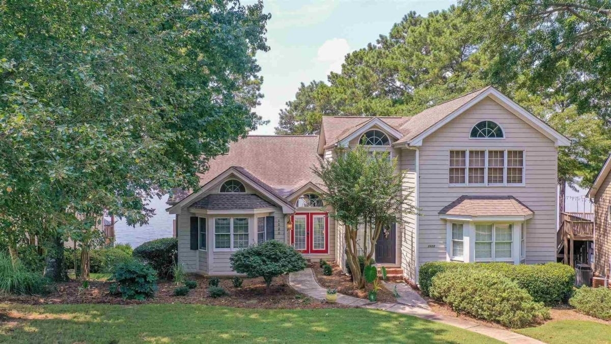 Property Photo:  1020 Huntington Place  GA 30642 