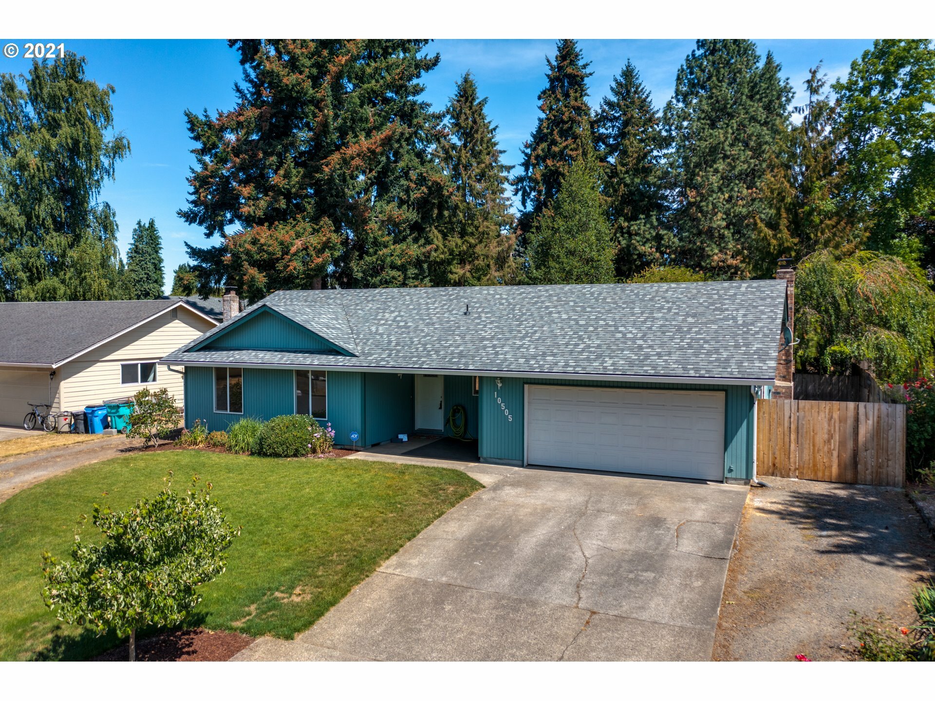 Property Photo:  10505 NW 28th Ct  WA 98685 