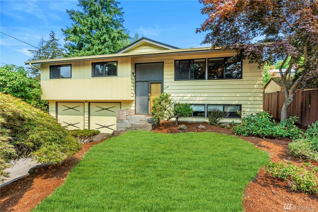 Property Photo:  2018 N 160th St  WA 98133 