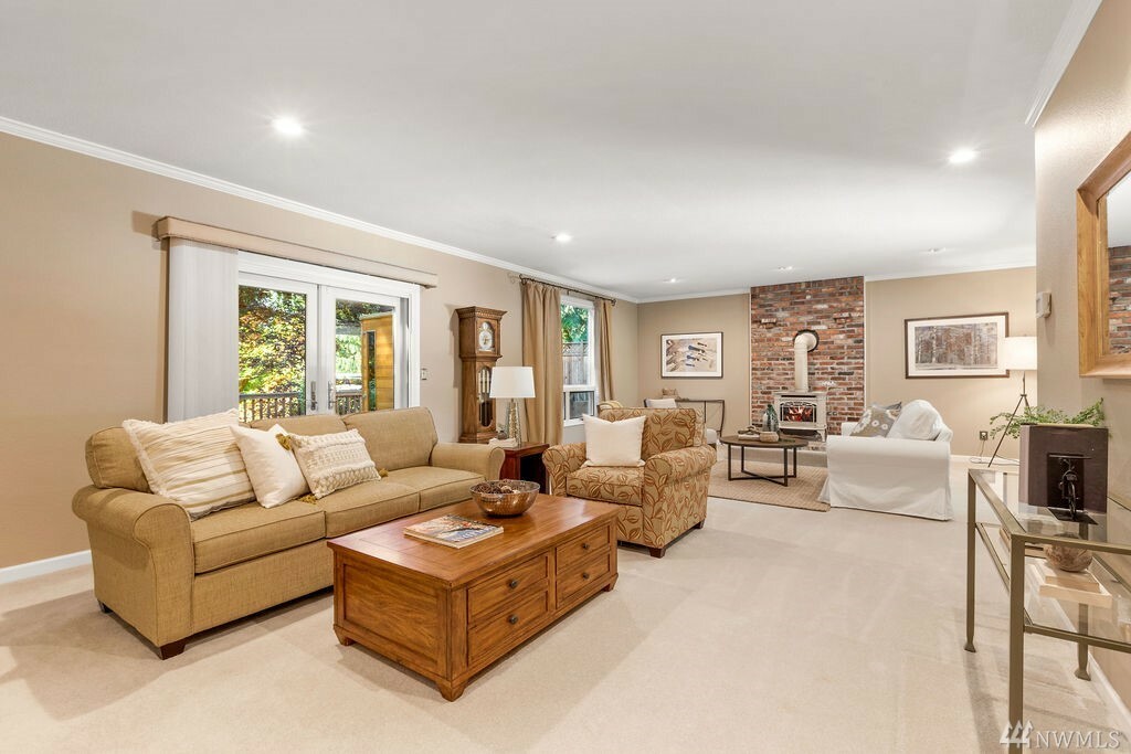 Property Photo: 12419 NE 72nd St WA 98033