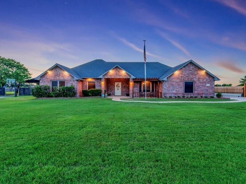 Property Photo: 10219 Linda Circle TX 75126