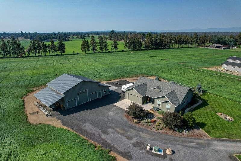 Property Photo: 5576 SW Hutchinson Way OR 97756