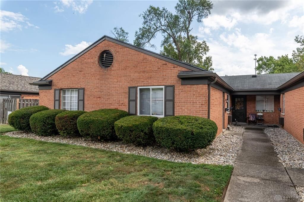 Property Photo: 2320 Bracken Place OH 45459