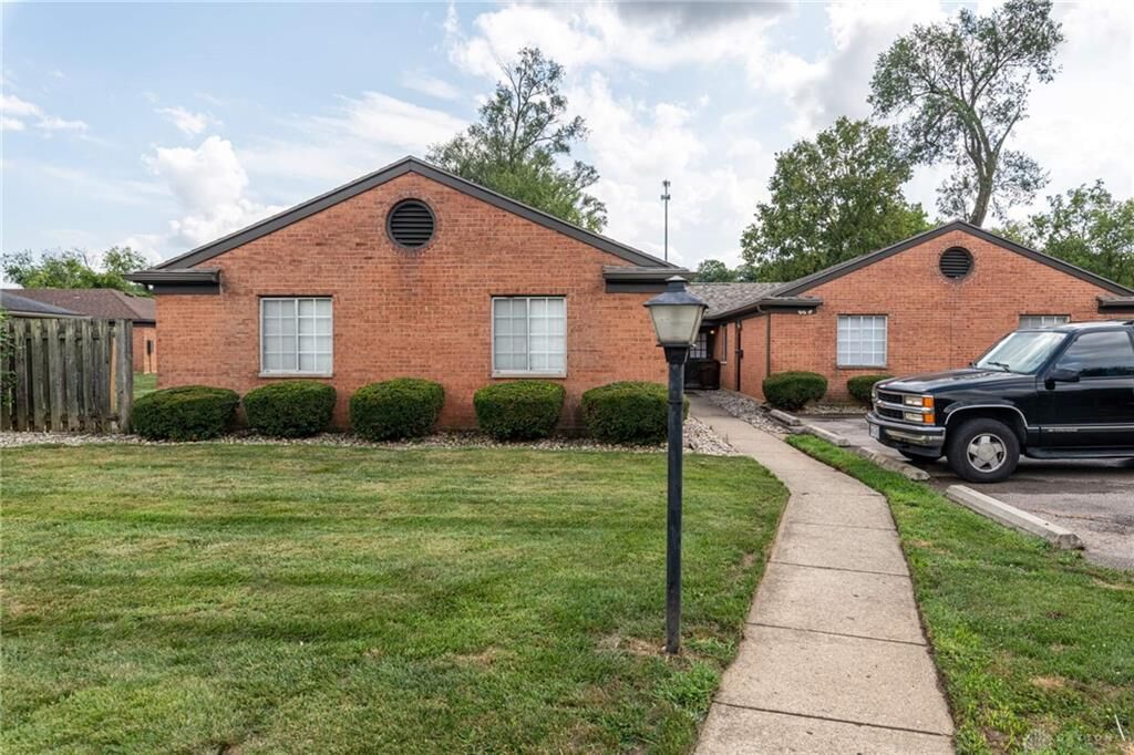 Property Photo: 2310 Bracken Place OH 45459