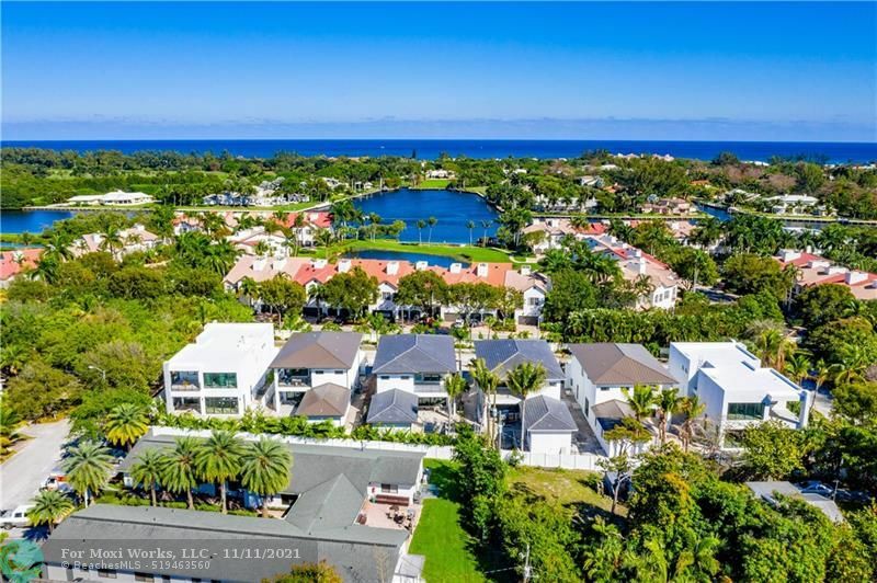 Property Photo: 760 Lake Trl FL 33483