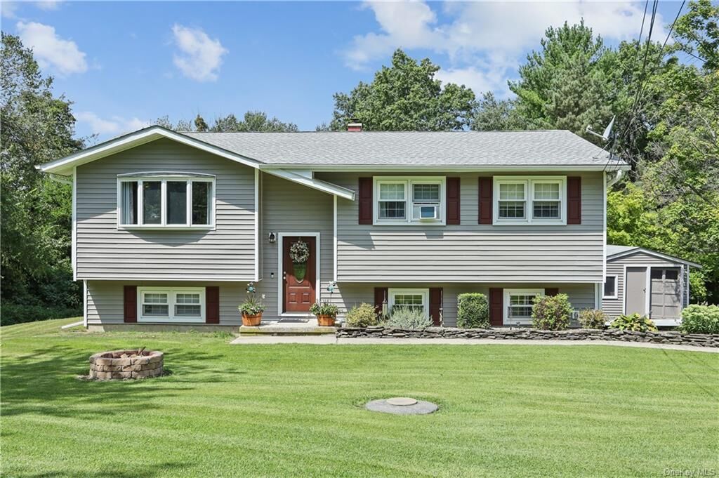 Property Photo: 6 Vance Lane NY 12575