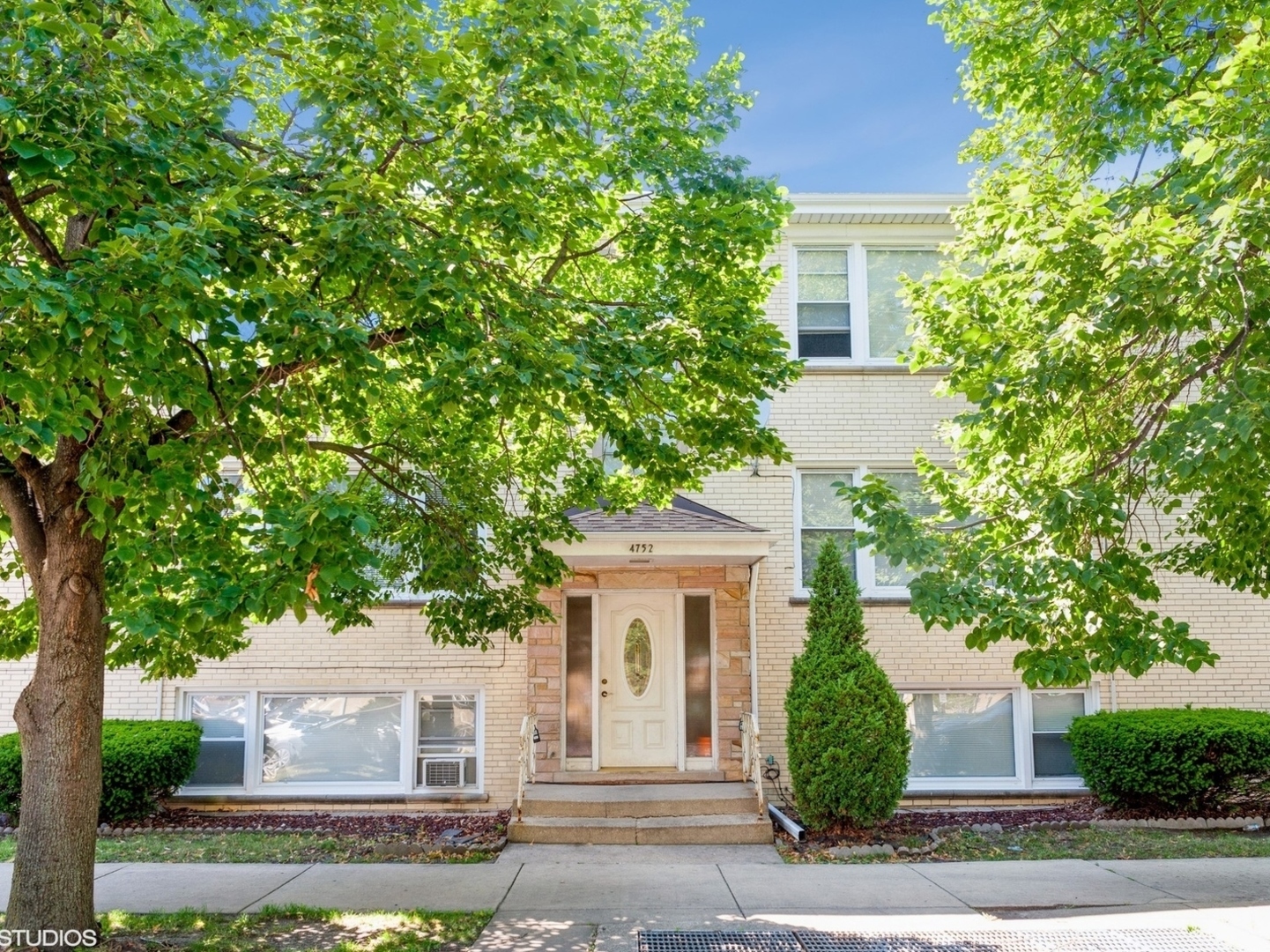Property Photo: 4752 N Menard Avenue 3S IL 60630