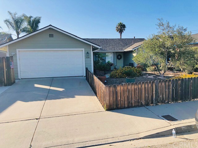 Property Photo: 508 Banyan Place CA 93444