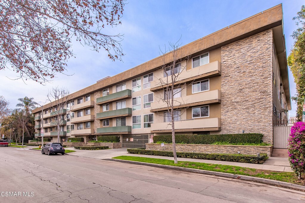 Property Photo:  525 N Sycamore Avenue 419  CA 90036 