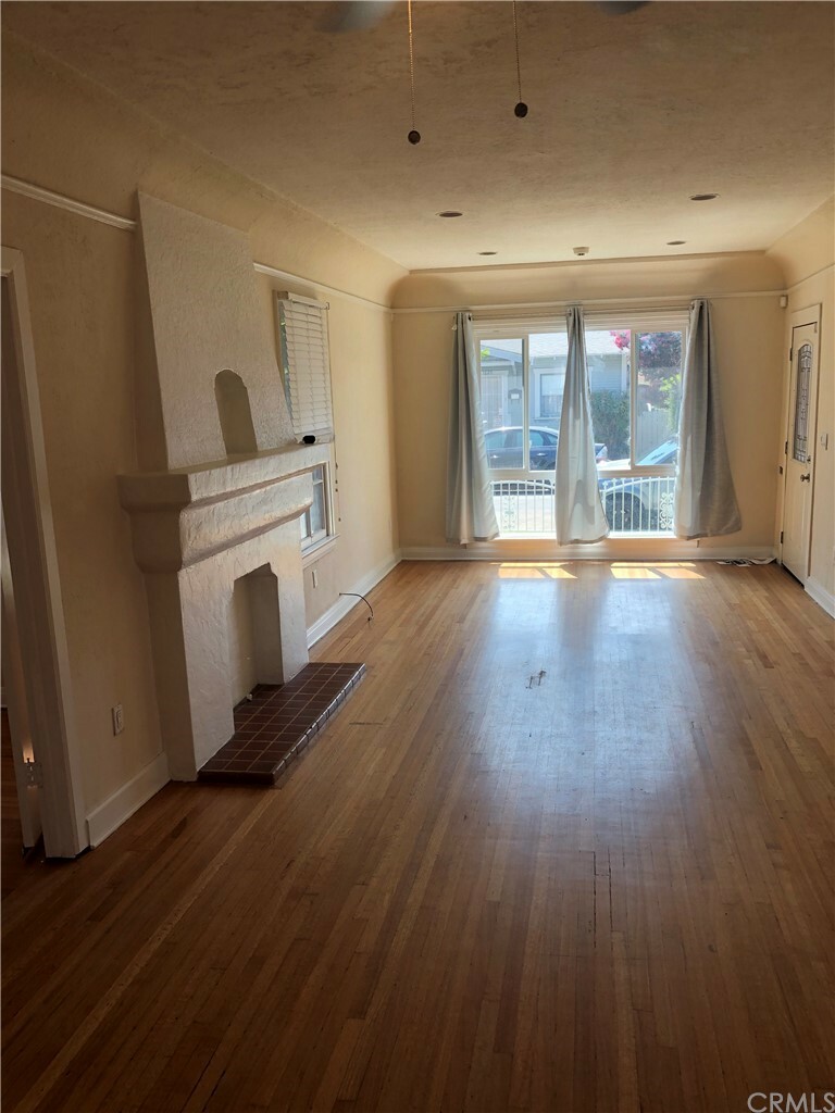 Property Photo: 1617 E Florida Street CA 90802