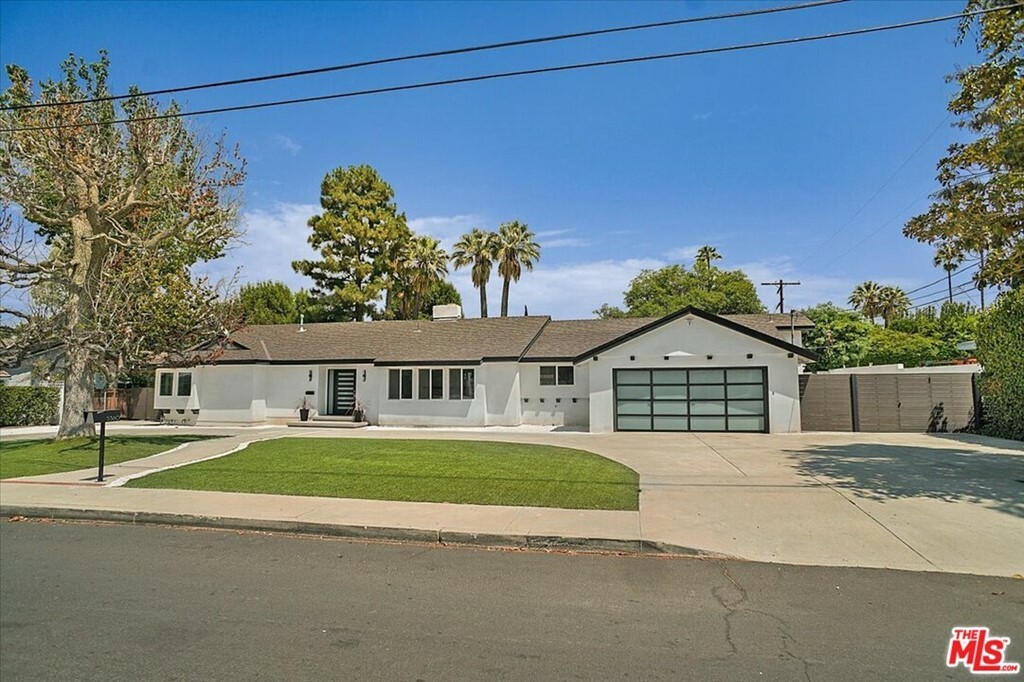 Property Photo:  5360 Amestoy Avenue  CA 91316 