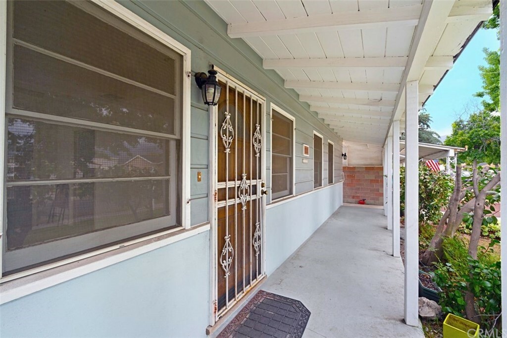 Property Photo:  1225 N Griffith Park Drive  CA 91506 