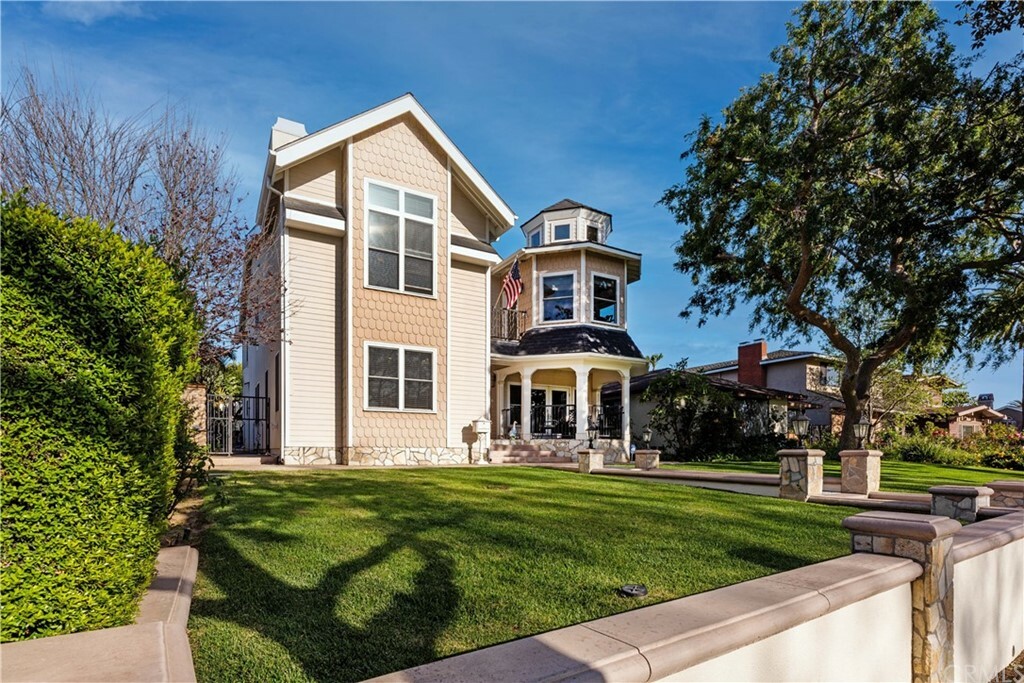 Property Photo:  3814 Country Club Drive  CA 90807 