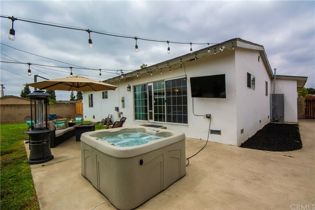 Property Photo:  304 N Sweet Avenue  CA 92833 