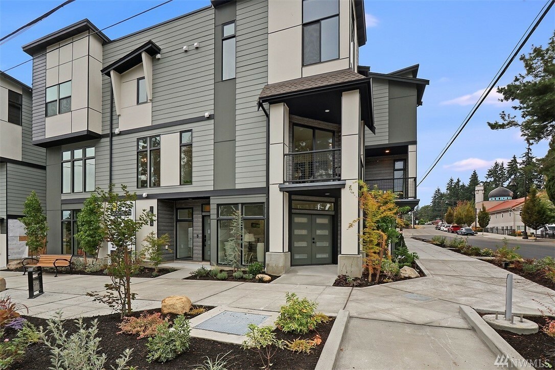 Property Photo: 5510 238th St SW E WA 98043