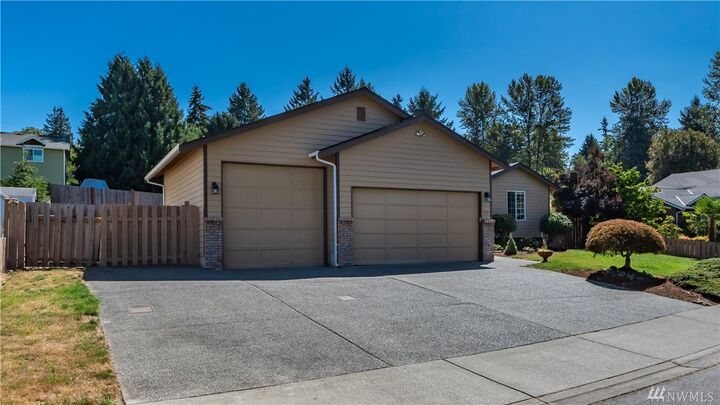 Property Photo: 506 12th Av Ct WA 98354