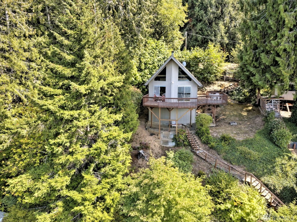 Property Photo:  180 E Beaver Lane  WA 98584 