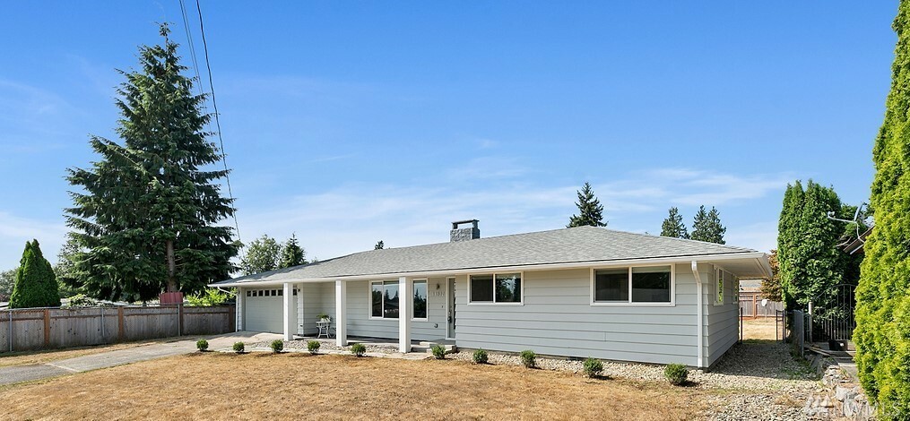 Property Photo:  11332 1 Place W  WA 98204 