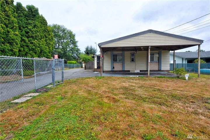 Property Photo: 1117 100th St SW WA 98204