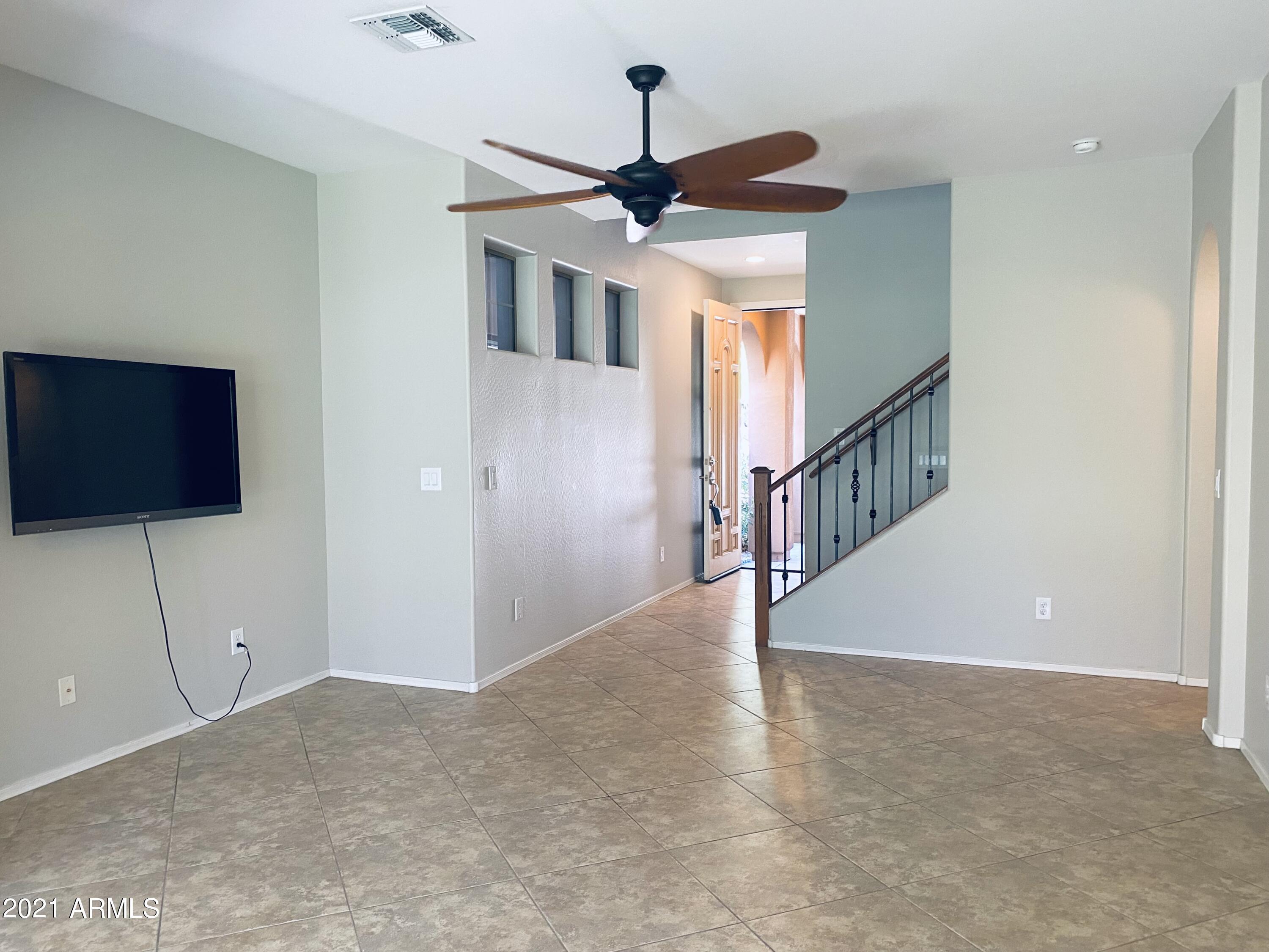 Property Photo: 1613 W Lacewood Place AZ 85045