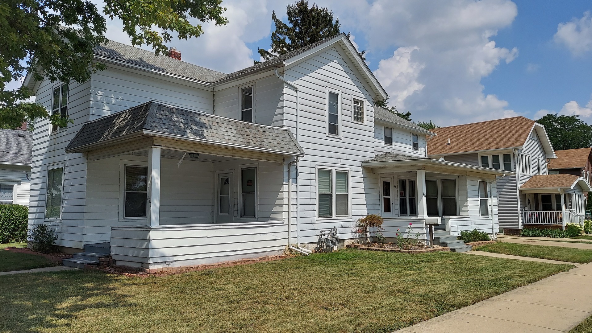Property Photo: 460 S 4th Street IL 60505