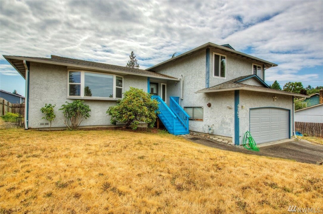 Property Photo:  4207 NE 2nd Place  WA 98059 