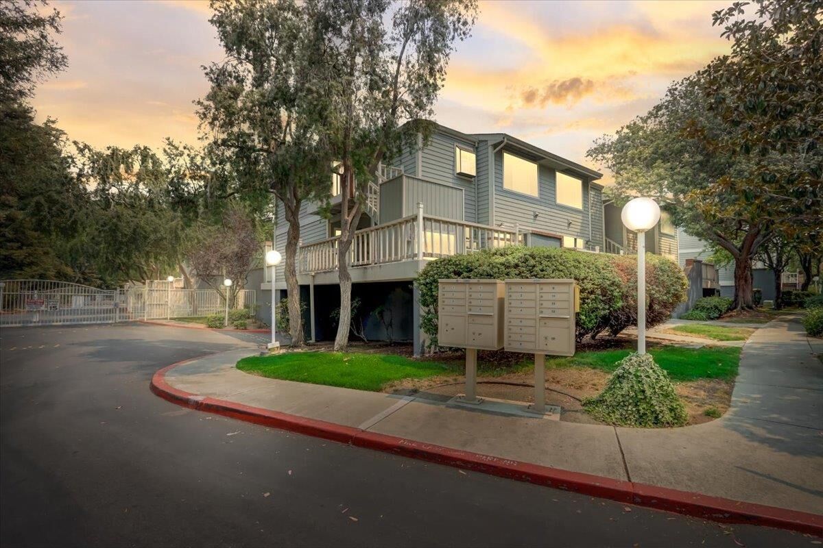 Property Photo:  37000 Meadowbrook Common 201  CA 94536 