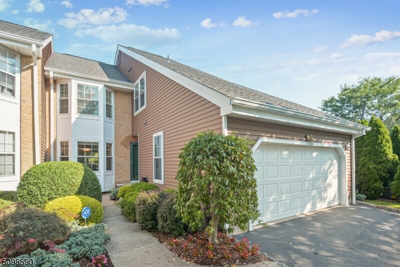 Property Photo:  369 Stiles Ct  NJ 07052 