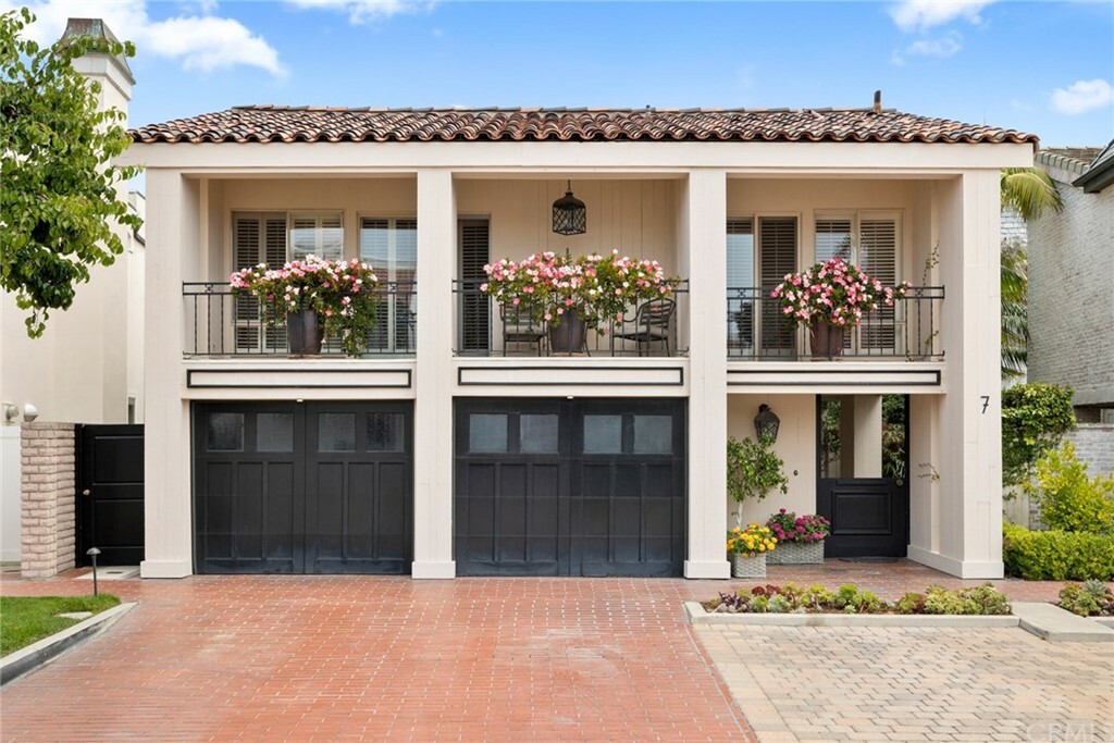 Property Photo: 7 Linda Isle CA 92660