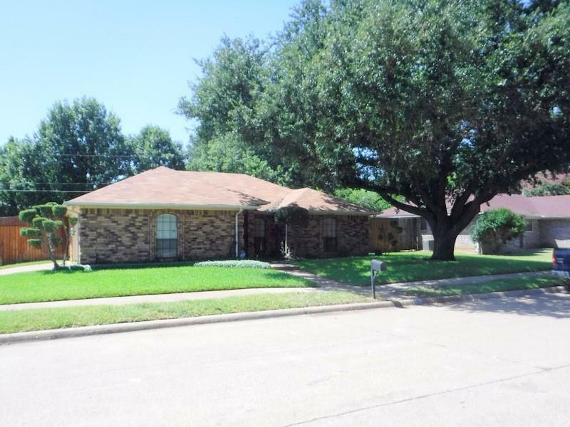 Property Photo:  1000 Pierce Arrow Drive  TX 76001 