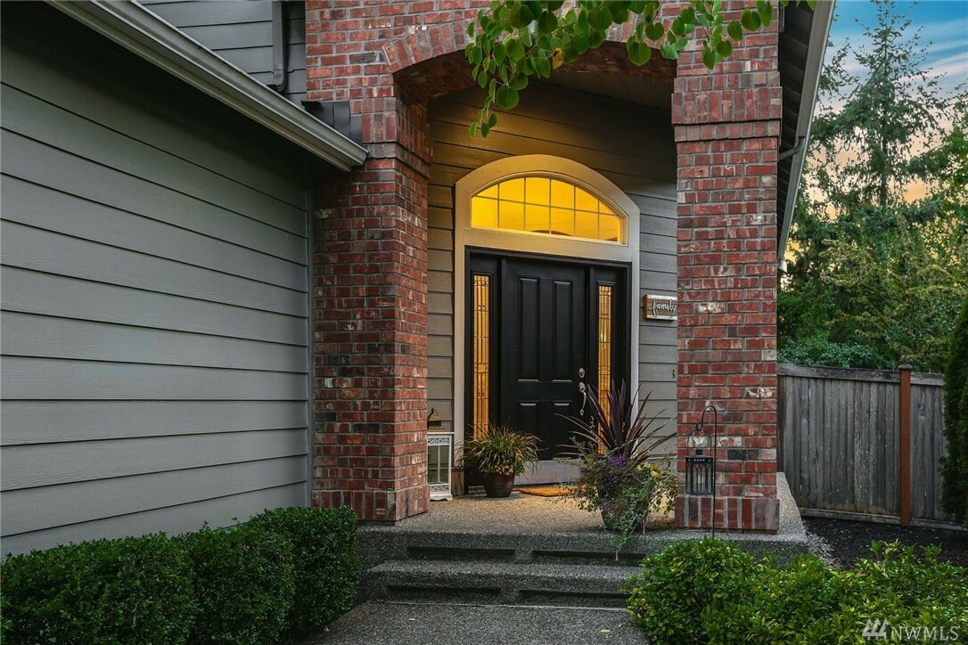 Property Photo: 913 272nd Place SE WA 98075
