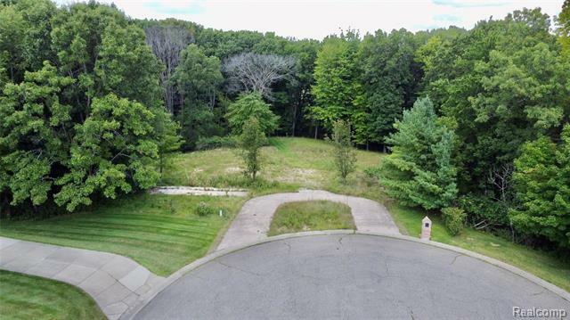 Property Photo:  1242 Huntcliff Court  MI 48380 