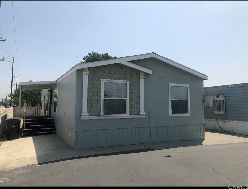 Property Photo:  721 E 9th Street 60  CA 92410 