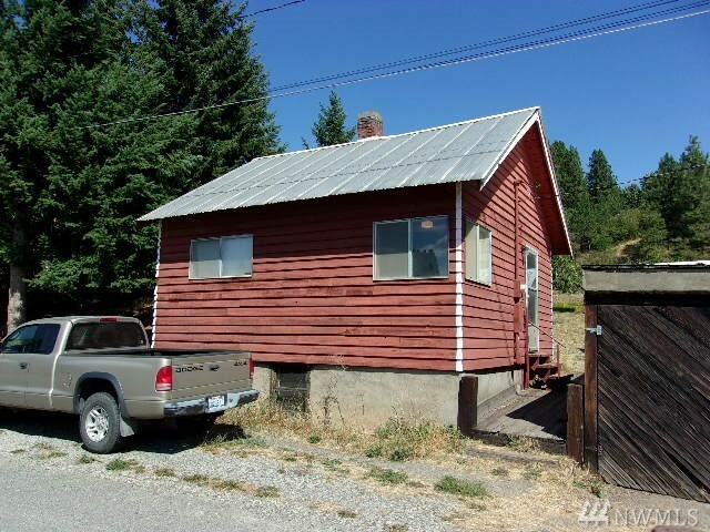 Property Photo:  503 E 4th St  WA 98922 