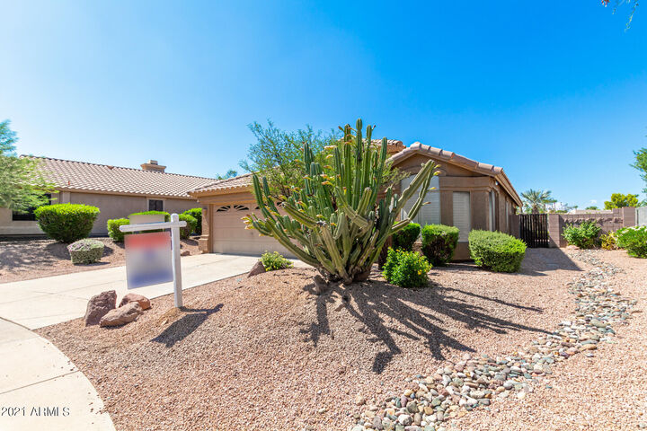 Property Photo: 17220 E Hillcrest Drive AZ 85268