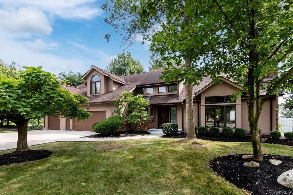 Property Photo:  10 River Oaks Drive  NY 14072 
