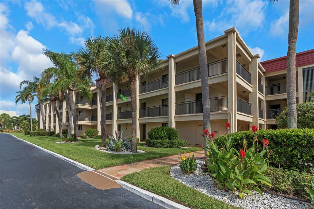 Property Photo:  868 Bayway Boulevard 206  FL 33767 