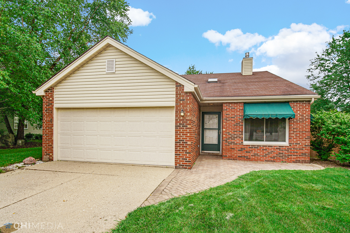 Property Photo:  2S111 Waltham Court  IL 60555 