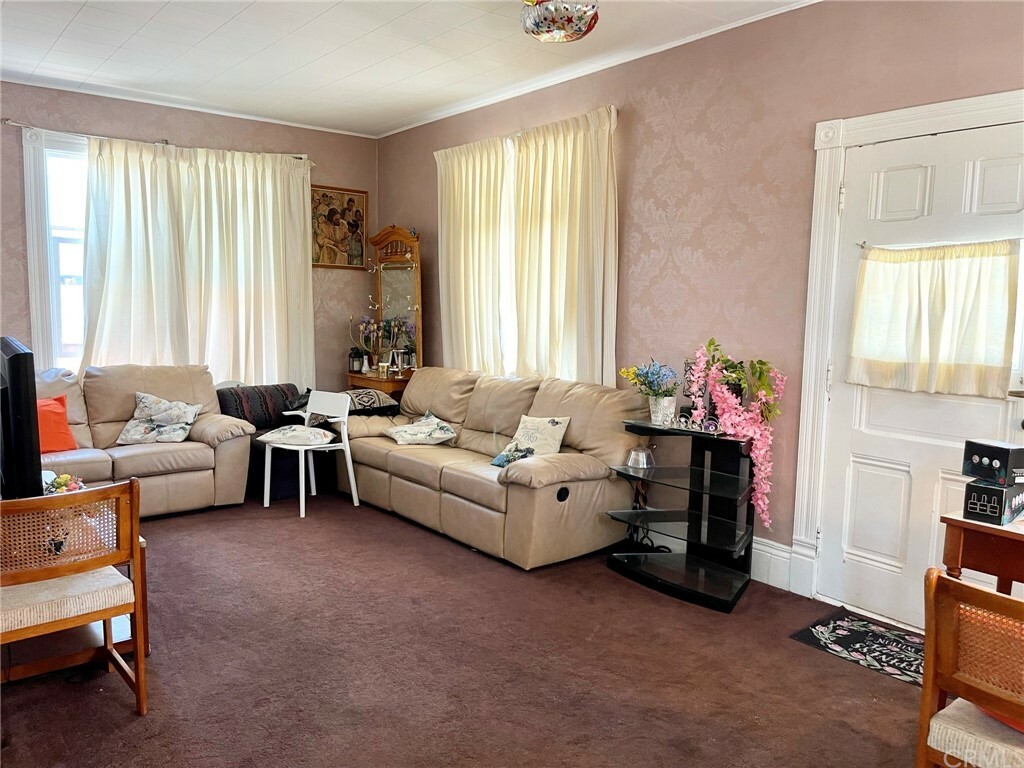 Property Photo:  2418 W Occidental Street  CA 92704 