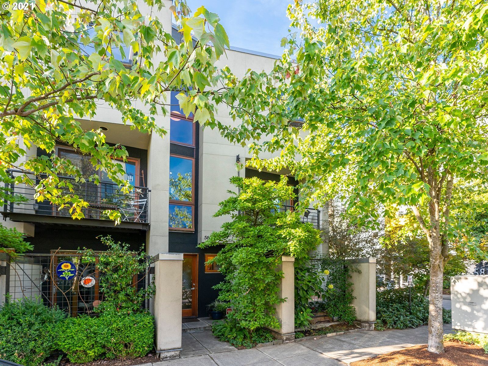 Property Photo:  5823 NE Center Commons Way  OR 97213 