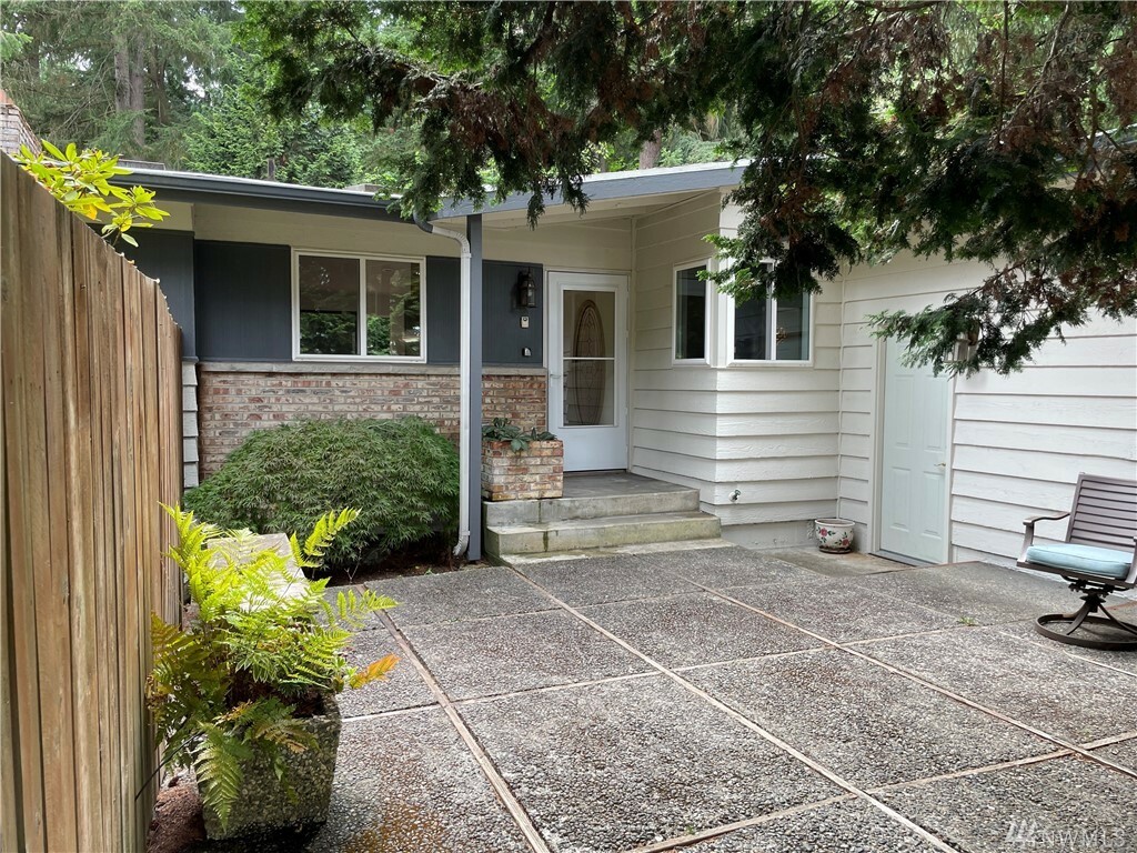 Property Photo:  15741 SE 26th St  WA 98008 