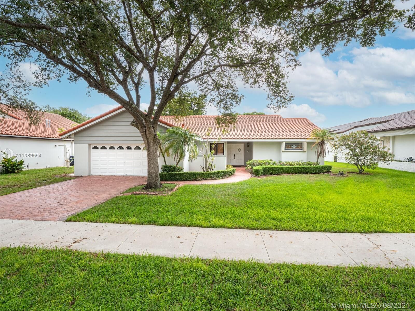 Property Photo: 14321 Ardoch Pl FL 33016