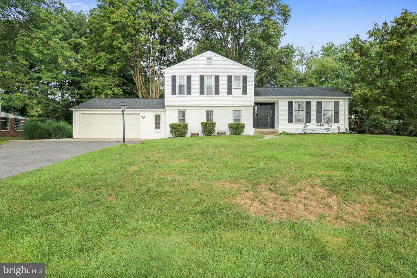 Property Photo:  17108 Olde Mill Run  MD 20855 