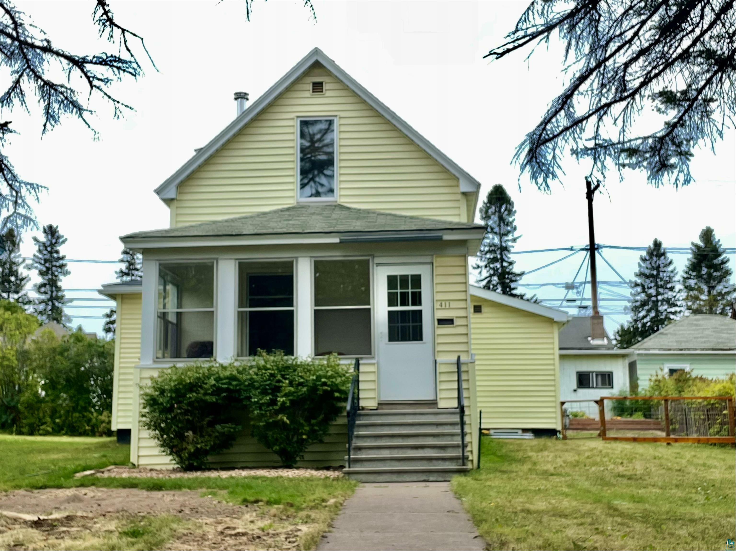 Property Photo:  411 8th Ave  MN 55616 