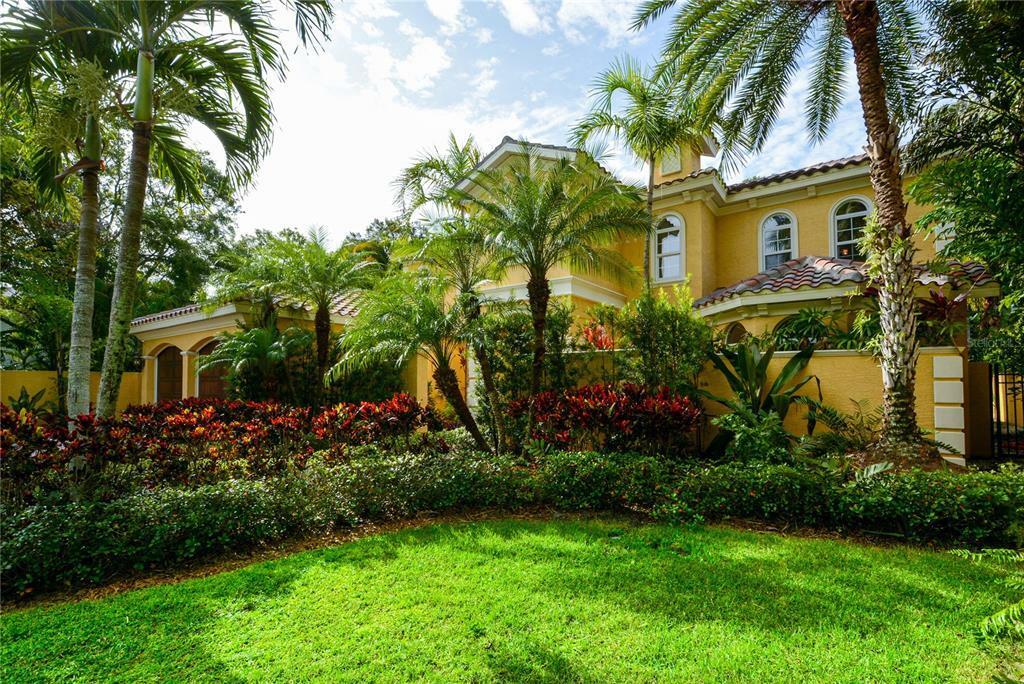 Property Photo: 1964 Datura Street FL 34239